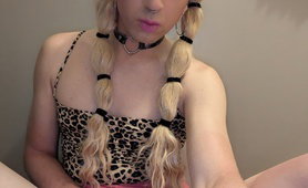 Playing With My Clitty