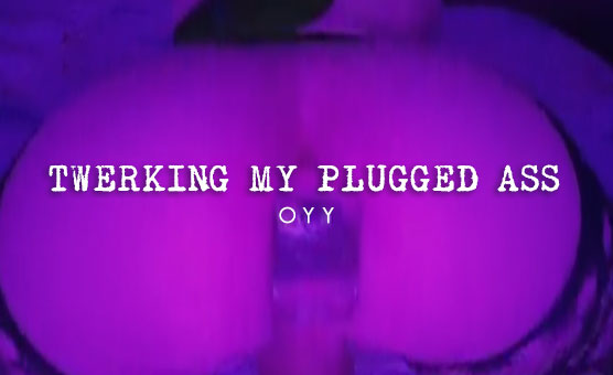 Twerking My Plugged Ass