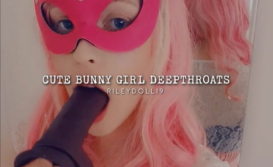 Cute Bunny Girl Deepthroats