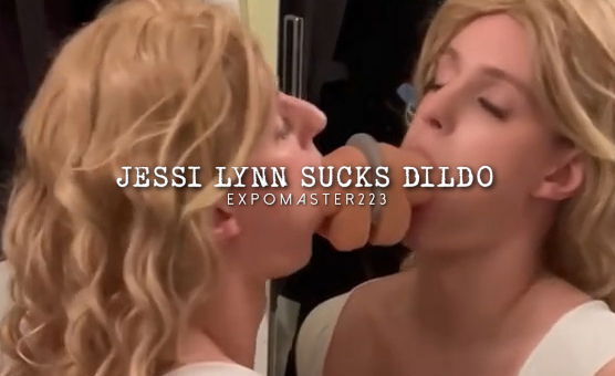 Jessi Lynn Sucks Dildo