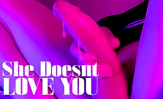 She Doesnt Love You